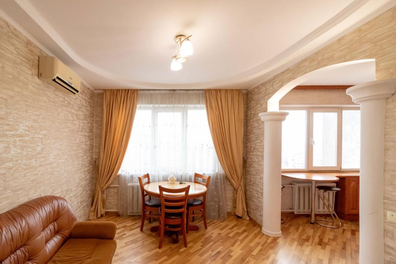 Kvartirkoff Na Ozernaya 8 Kyiv Exterior photo